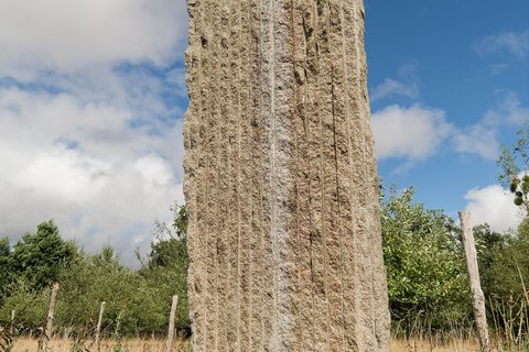 La stèle striée