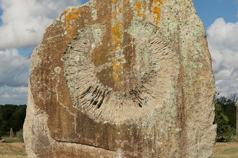 La stèle à la spirale