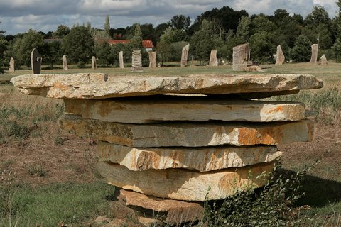 La table de dalles empilées