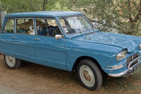 Citroën Ami 6 Break, garée à l'arrivée